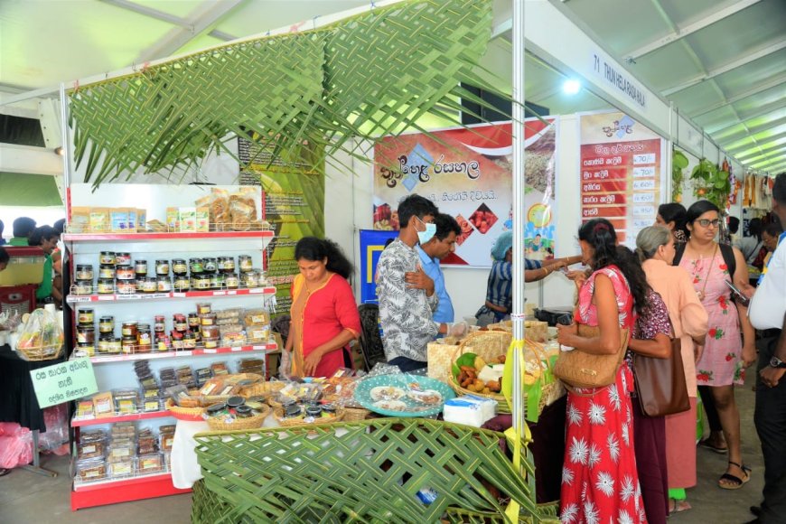 நுண் மற்றும் சிறிய அளவிலான தொழில்முனைவோர் 150 பேருடன் 2025ஆம் ஆண்டிற்கான கெமி புபுதுவ புத்தாண்டுச் சந்தையை BMICHஇல் நடத்திய HNB
