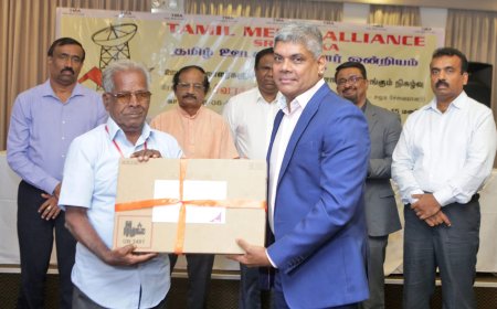 தமிழ் ஊடகவியலாளர் ஒன்றியத்தின் முன்னெடுப்பு : ஊடகவியலாளர்களுக்கு சுமார் 1.5 கோடி ரூபா பெறுமதியான மடிக்கணினி, செல்போன்கள் வழங்கி வரலாற்றுச் சாதனை