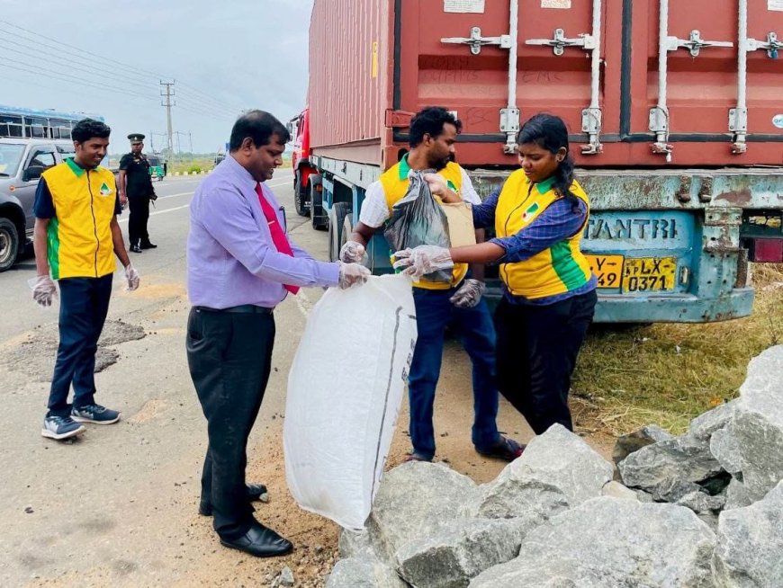 யாழ். நாவற்குழி சமூகச் சுத்திகரிப்பு முயற்சியில் SCJ தன்னார்வலர் குழு பங்கேற்பு 