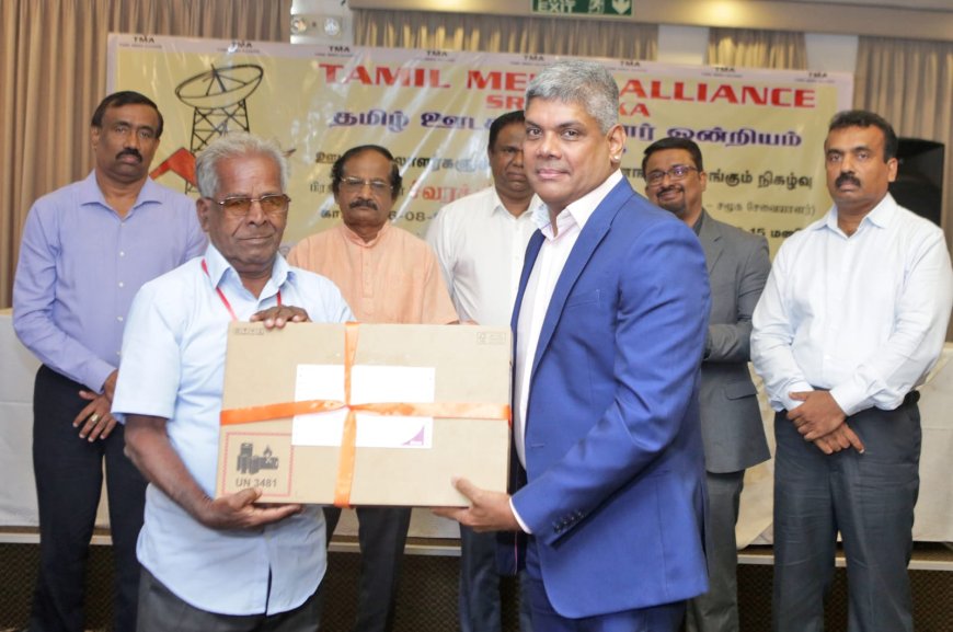 தமிழ் ஊடகவியலாளர் ஒன்றியத்தின் முன்னெடுப்பு : ஊடகவியலாளர்களுக்கு சுமார் 1.5 கோடி ரூபா பெறுமதியான மடிக்கணினி, செல்போன்கள் வழங்கி வரலாற்றுச் சாதனை