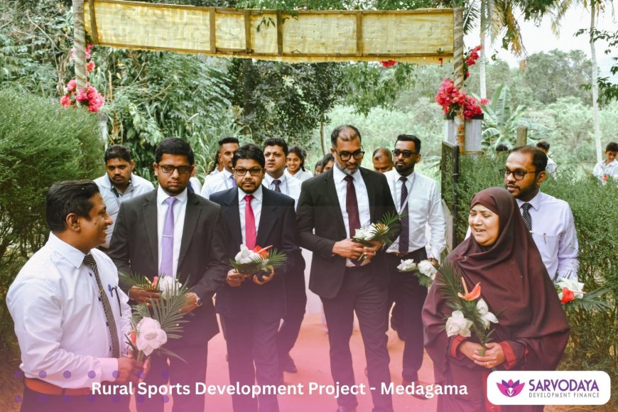 ග්‍රාමීය පාසල් වොලිබෝල් කණ්ඩායමකට SDF වෙතින් ක්‍රීඩා උපකරණ පරිත්‍යාගයක්