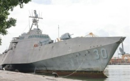 கொழும்புத் துறைமுகத்தை வந்தடைந்த அமெரிக்க போர்க்கப்பல் USS Canberra !