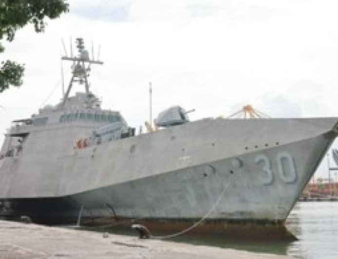 கொழும்புத் துறைமுகத்தை வந்தடைந்த அமெரிக்க போர்க்கப்பல் USS Canberra !