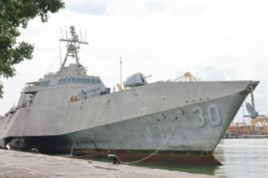 கொழும்புத் துறைமுகத்தை வந்தடைந்த அமெரிக்க போர்க்கப்பல் USS Canberra !